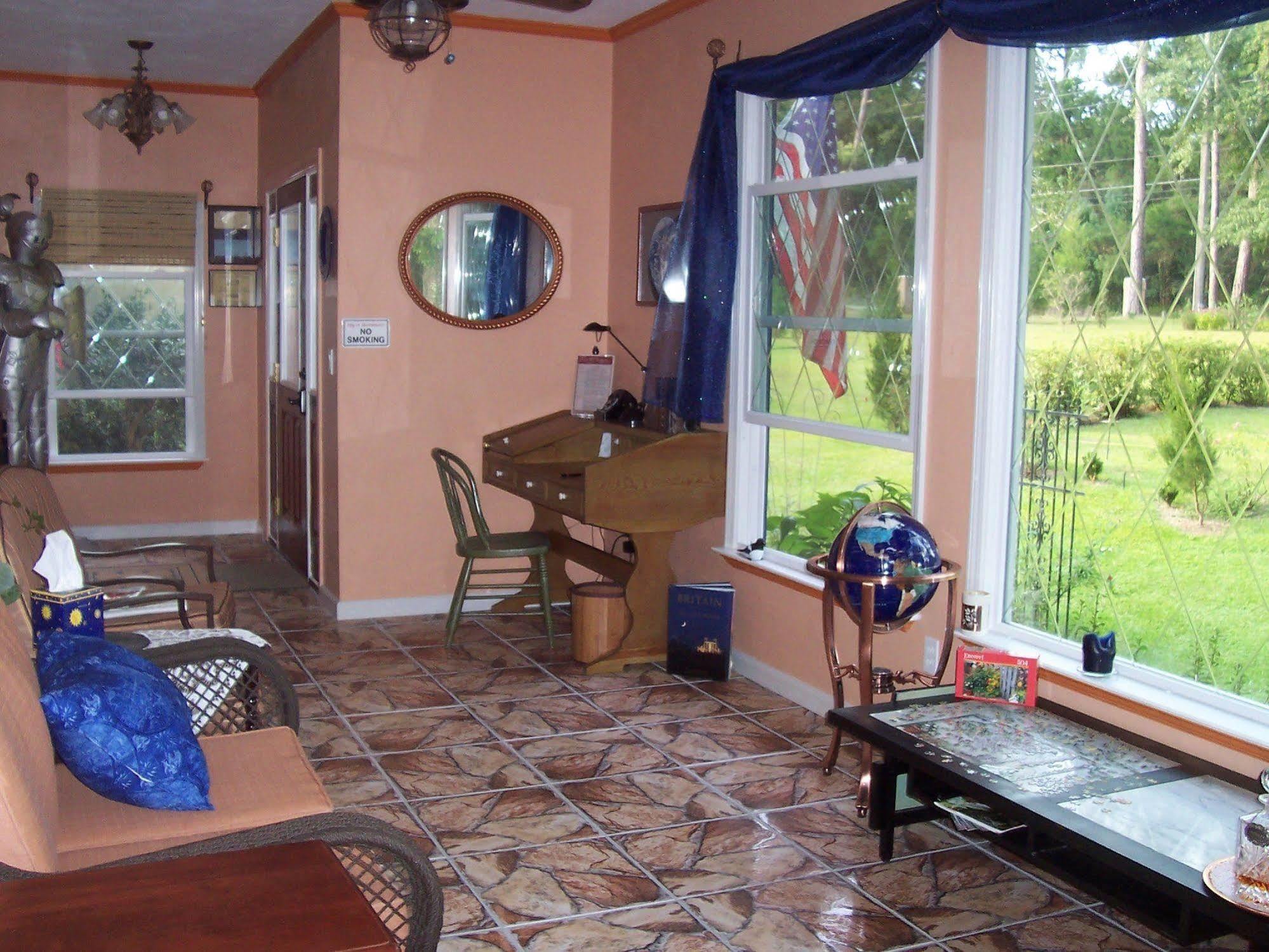 Little English Guesthouse Bed And Breakfast Tallahassee Interior photo